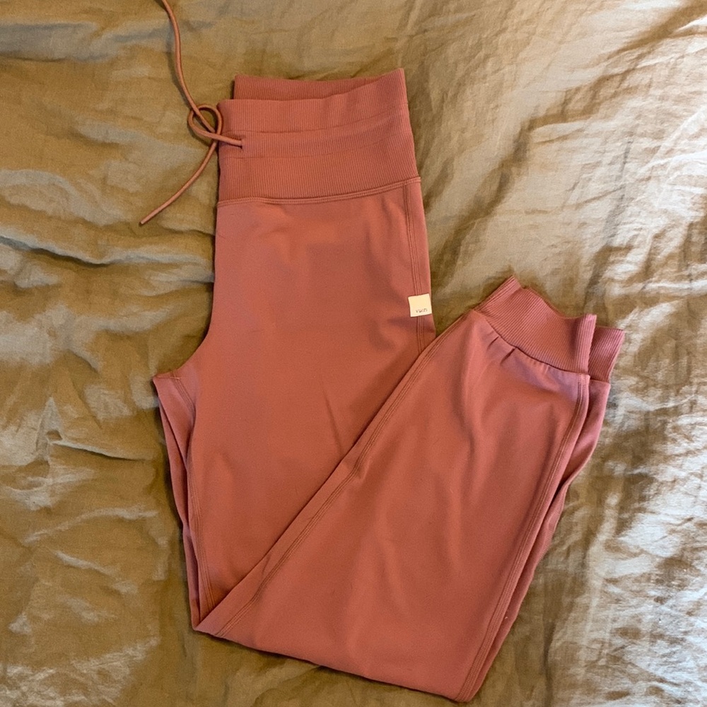 Vuori cropped joggers